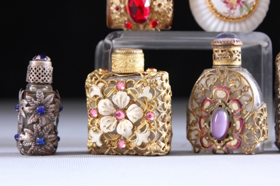 PARFÜM ŞİŞESİ KOLEKSİYONU