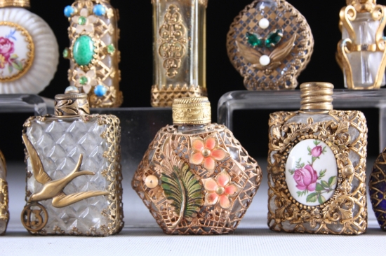 PARFÜM ŞİŞESİ KOLEKSİYONU