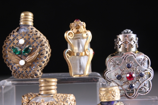 PARFÜM ŞİŞESİ KOLEKSİYONU