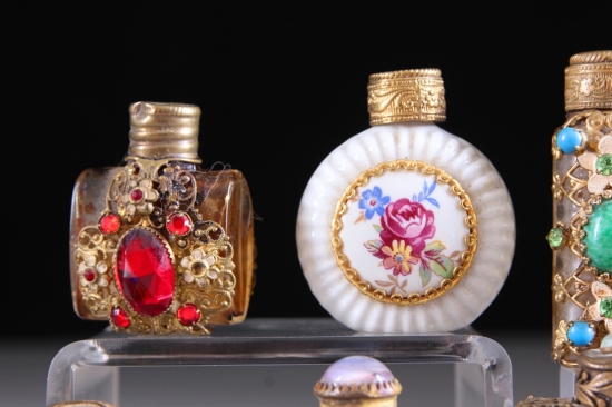 PARFÜM ŞİŞESİ KOLEKSİYONU