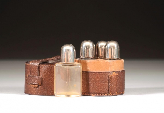 DERİ KUTUSUNDA 4'LÜ SEYAHAT PARFÜM SETİ.