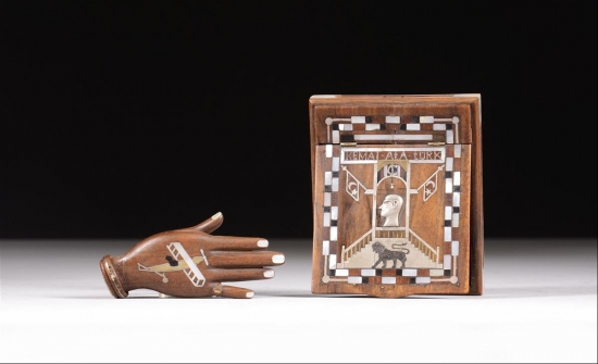 ATATÜRK İTHAFLI KUTU VE EL FORMUNDA AĞIZLIK